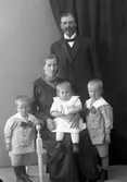 Enligt fotografens journal nr 4 1919-1922: 