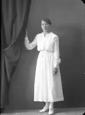 Enligt fotografens journal nr 4 1919-1922: 