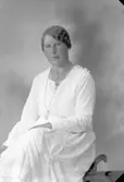 Enligt fotografens journal nr 4 1918-1922: 
