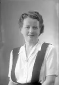 Enligt fotografens journal nr 7 1944-1950: 