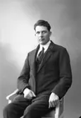 Enligt fotografens journal nr 5 1923-1929: 