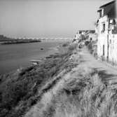 2. Nederländerna, Frankrike. Foto journal finns på B.M.A. + fotoalbum.
Samtidigt förvärv: Böcker och arkivmaterial.
Foton tagna mellan 1959-10-12. och 1959-10-16.
12 Bilder i serie.