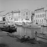 28. Frankrike. Fotojournal finns på B.M.A. + fotoalbum.
Samtidigt förvärv: Böcker och arkivmaterial.
Foton tagna 1959-11-06.
12 Bilder i serie.