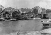 Skrivet på baksidan: Sjöbodar, Fisketången 1936