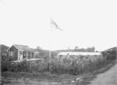 Kolonistuga med växthus och flaggstång, Uddevalla