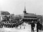 Förstamajdemonstration vid Hunnebo kyrka. 102.