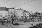 Enköping, torget, från kvarteret Krämaren nr 1, österut mot kvarteret Borgmästaren