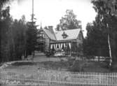 Handlare Johan Robert Bardh (1863-1914) med familj vid sommarvilla, Kotte, Trogsta, Enköpings-Näs socken, Uppland, omkring 1905