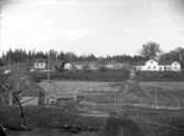 Handelsträdgård, Nya Bryggan (södra änden av Gröngarnsåsen), Enköping, vy från sydväst, troligen 6 november 1908