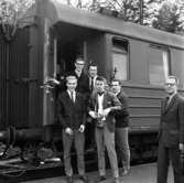 Huskvarna södras bordtennislag på väg till tävling i Polen. 1960-tal.