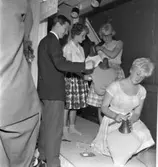 Skyltning hos Veramagasinet i Huskvarna. 1960-tal.