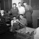 Pressare på Husqvarna Vapenfabrik den 6 september 1956.