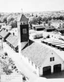 Brandstationen i Huskvarna med Stockmakarebyn och bostäder i Viktoriahuset på 1940-talet.