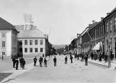 Östra Storgatan och en del av Hovrättstorget i Jönköping år 1898.