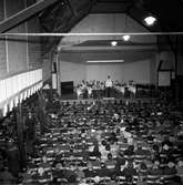 Uniformsinvigning med konsert av Huskvarna Skolors Gossmusikkår i Huskvarna idrottshus den 20 april 1955.