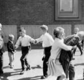 Examen för 3:dje klass. Tillfällig skollokal på Hagåkersgatan.