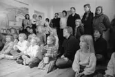 Familjesöndag på Mölndals museum den 20 november 1988. Sång och danslekar med Linda Olsbjörk. 
Dramatisering av fattigauktion med Susanne Brånålt. Dockteater av Skånhällaskolan.