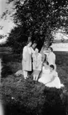 Personal från Stretereds skolhem troligtvis vid Tulebosjön, sommaren 1927.
