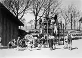 Bosgårdens barnträdgård 1938-1945. Barn i klätterställning.