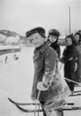 Bosgårdens barnträdgård 1938-1945. Pojkar som åker skidor.