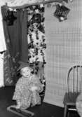 Bosgårdens barnträdgård 1938-1945. Två barn som har klätt ut sig till 
