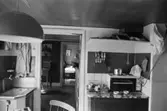 Bostadshus Roten M 10, okänt årtal. Interiörbild av ett kök.