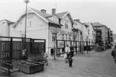 Frölundagatan (idag: Brogatan) österut, 1980-tal. K.A. Karlssons villa 