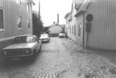 Målar-Lundins hus till vänster på Klippgatan (Royens gata), cirka 1984.