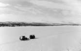 Lantbrevbärare Oskar Johansson,  Vuonatjviken, körande
snövessla på linjen Långudden-Vuonatjviken  (33 km.)  April 1952.