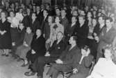 Underhållning vid August Werners Luciafest 1949. Personalen som publik vid festlekar.