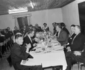 15 års jubileet för borgarbrandkåren i Lindomes hemvärnsgård 1958.
Till vänster i bild sitter brandchefens son Rolf Andersson, Knut och Einar.