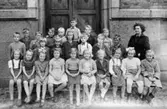 Klassfoto Leif Garthmans 3:dje klass läsåret 1952-53 på Kvarnbyskolan.
