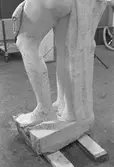 Dokumentation av lagning av skulpturer Bacchus och Flora efter sönderslagningen 1993.