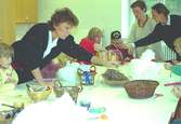 Sminkverkstad för hela familjen. Familjesöndag på Mölndals Museum den 8/10 1995 under utställningen 