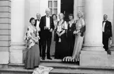 För andra gången, 6 juli 1932, besöker Kung Gustav V Gunnebo slott.
Från vänster: Ellen Ankarcrona, Björn Prytz, 
Kung Gustav V, Görvel Sparre, Hilda Sparre, Ann-Ida Broström, Greta Wachtmeister samt vid pelaren Werner Vitzthum von Eckstädt.