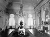 Stora salongen mot söder, fullt möblerad. Gunnebo slott 1930-tal.