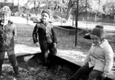 Holtermanska daghemmet, i trädgården hösten 1966. Bilderna är tagna när barnen leker osv utomhus.