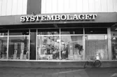 Systemet på Brogatan. Mölndalsbro i dag - ett skolpedagogiskt dokumentationsprojekt på Mölndals museum under oktober 1996. 1996_ 0931-0940 är gjorda av högstadieelever från Kvarnbyskolan 9A, grupp 2. Se även gruppbilder på klasserna 1996_1382-1405 och bilder från den färdiga utställningen 1996_1358-1381.