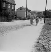 Fotografens namn står som regel inte utsatt, men fotograf är oftast Kalle själv, ibland någon tidningsfotograf och ibland någon klubbkamrat. Under bilden står: START. Kortet är taget vid en klubbtävling för Mölndals cykelklubb (MCK).