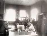 Haparanda postkontor 1903, längst till vänster postexpeditör
E. Grape.