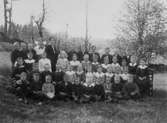 Skolavslutning vid Eskilsby skola 1916