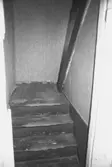 Kvarnfallet 31 i Grevedämmet, hösten 1994. Interiör i fabriksbyggnad. Byggnadsdetaljer: Trappa med ledstång.