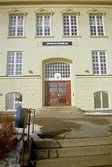 Huvudentrén till Krokslättsskolan 2002-03-07.