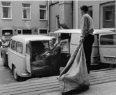 Martin Bejlind lastar post vid postkontoret Solna 1.