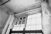 Byggnadsdetaljer: Tak, fönster och vattenledning i August Werners fabriker i Lindome, hösten 1994.