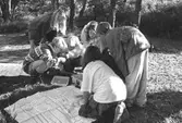 Barn på utflykt. Okänd plats och årtal.