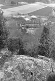 Utsikt över Hällesåker från Börsåsberget, mars 1993.