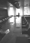 Del av ett sammanträdesrum i Mölndals stadshus, juni 1994.