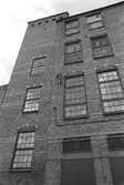 Werners fabriker i Annestorp, Lindome, hösten 1994. Byggnadsdetaljer: Fönster.