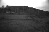 Bostadshus vid ängsmark/åkermark i omgivningen runt Werners fabriker, Annestorp, Lindome hösten 1994.